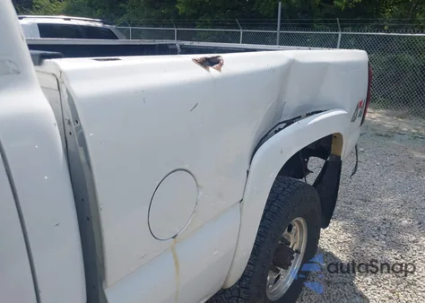 2004 Chevrolet Silverado 2500Hd Ls из США, поврежденный, VIN 1GCHK23U24F258658